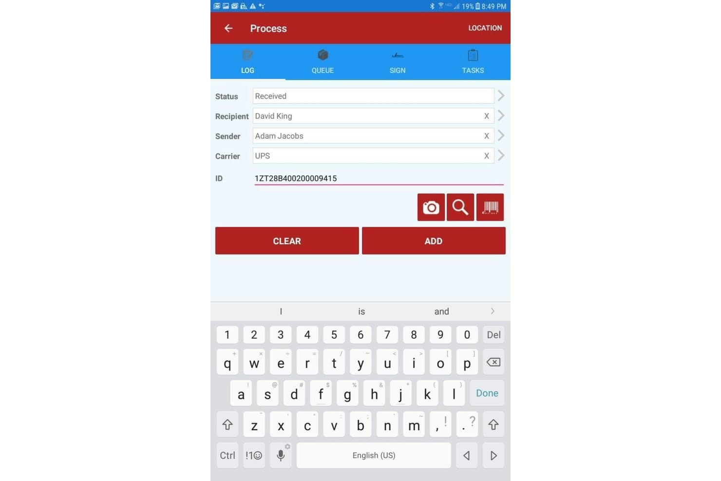 Pantalla de proceso de la aplicación móvil de TekTrack que muestra el formulario de registro de paquetes con el ID de seguimiento de UPS.