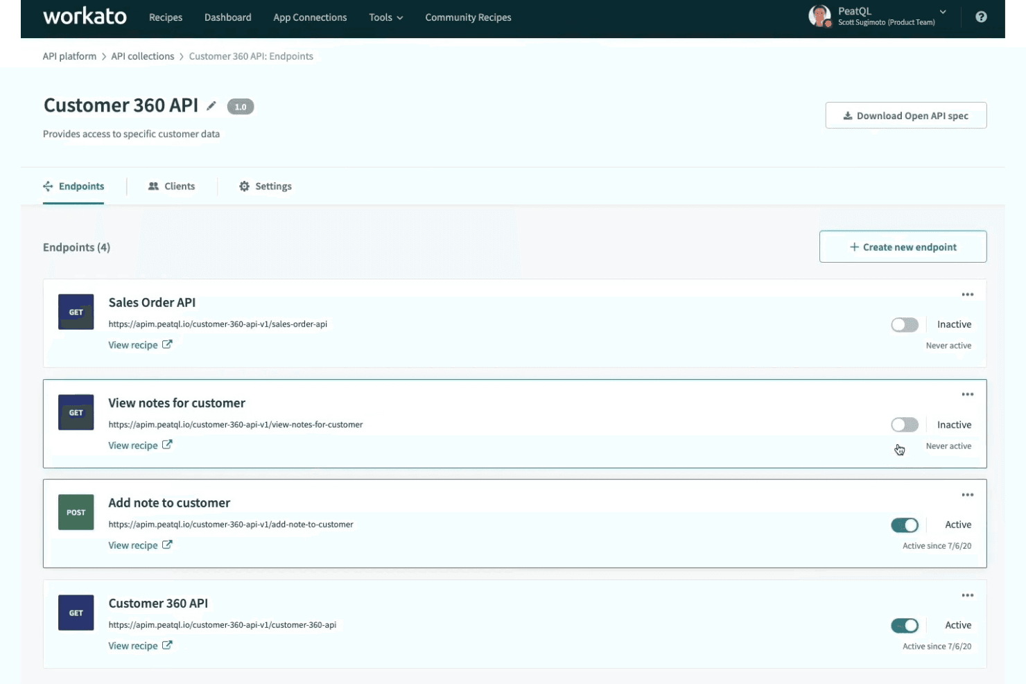 Workaton Asiakas 360 -API-hallintapaneeli, jossa näkyy neljä päätepistettä aktiivisine ja passiivisine tiloineen.