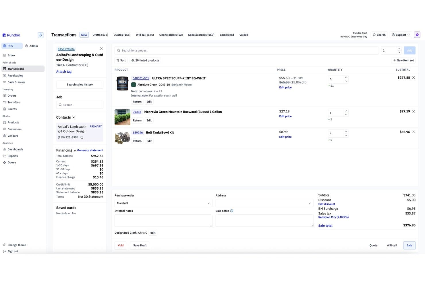 Rundoo POS-transaktionsskærm, der viser produkter, priser, antal og salgstotal for en landskabsgartnerkunde.
